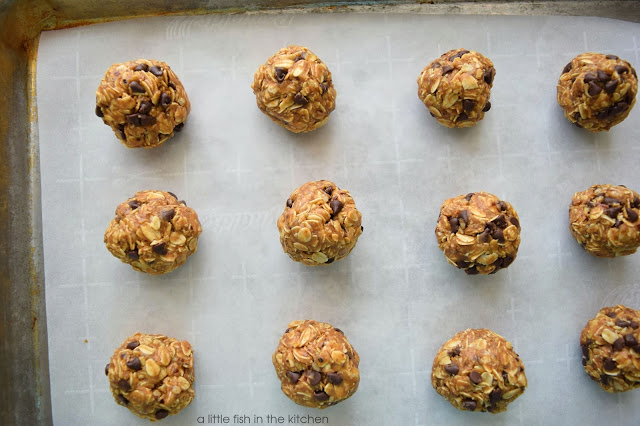 No-Bake Oat Energy Bites with Peanut Butter, Maple and Chocolate Chips