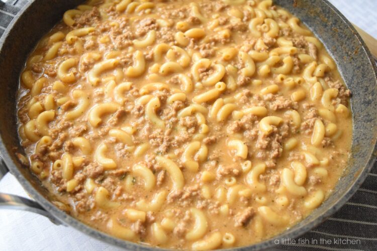 Tender bits of ground meat, cooked macaroni noodles are nestled in a creamy cheese sauce.  Homemade copycat cheeseburger macaroni is one pot skillet comfort food. 