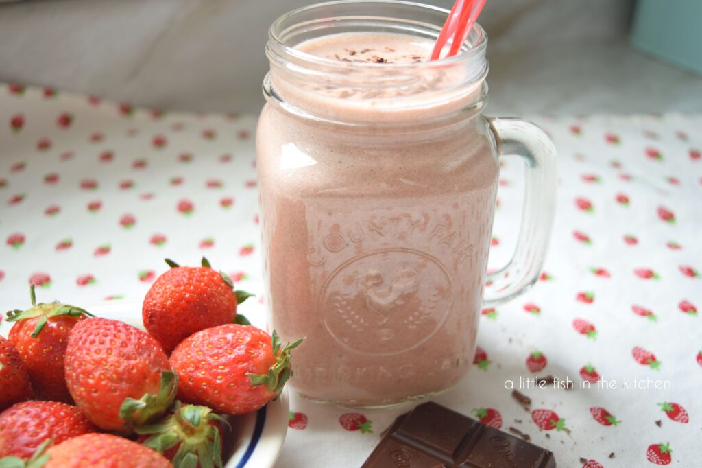 The light pink smoothie in a clear mason jar. 