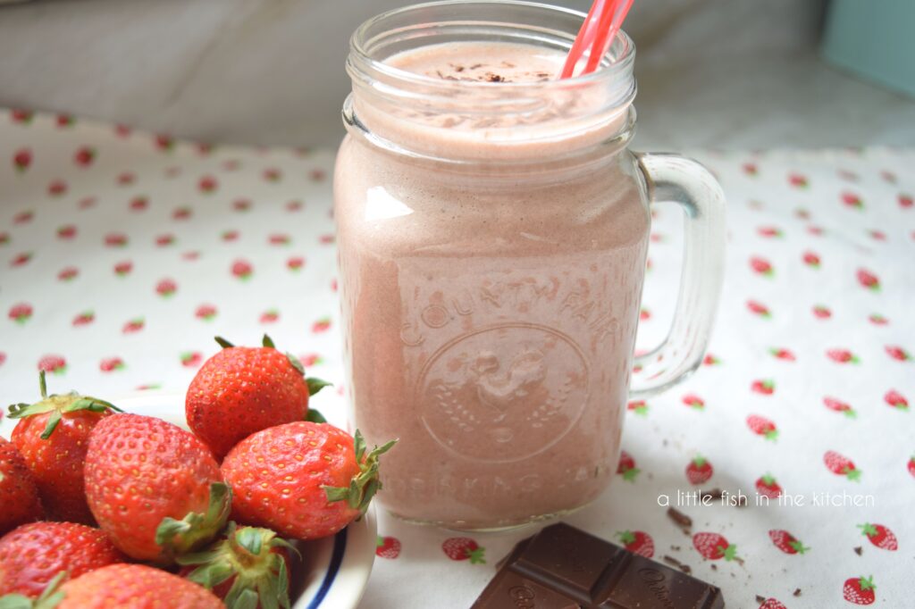 Chocolate Covered Strawberry Smoothie with Blender Bombs — emmasthing