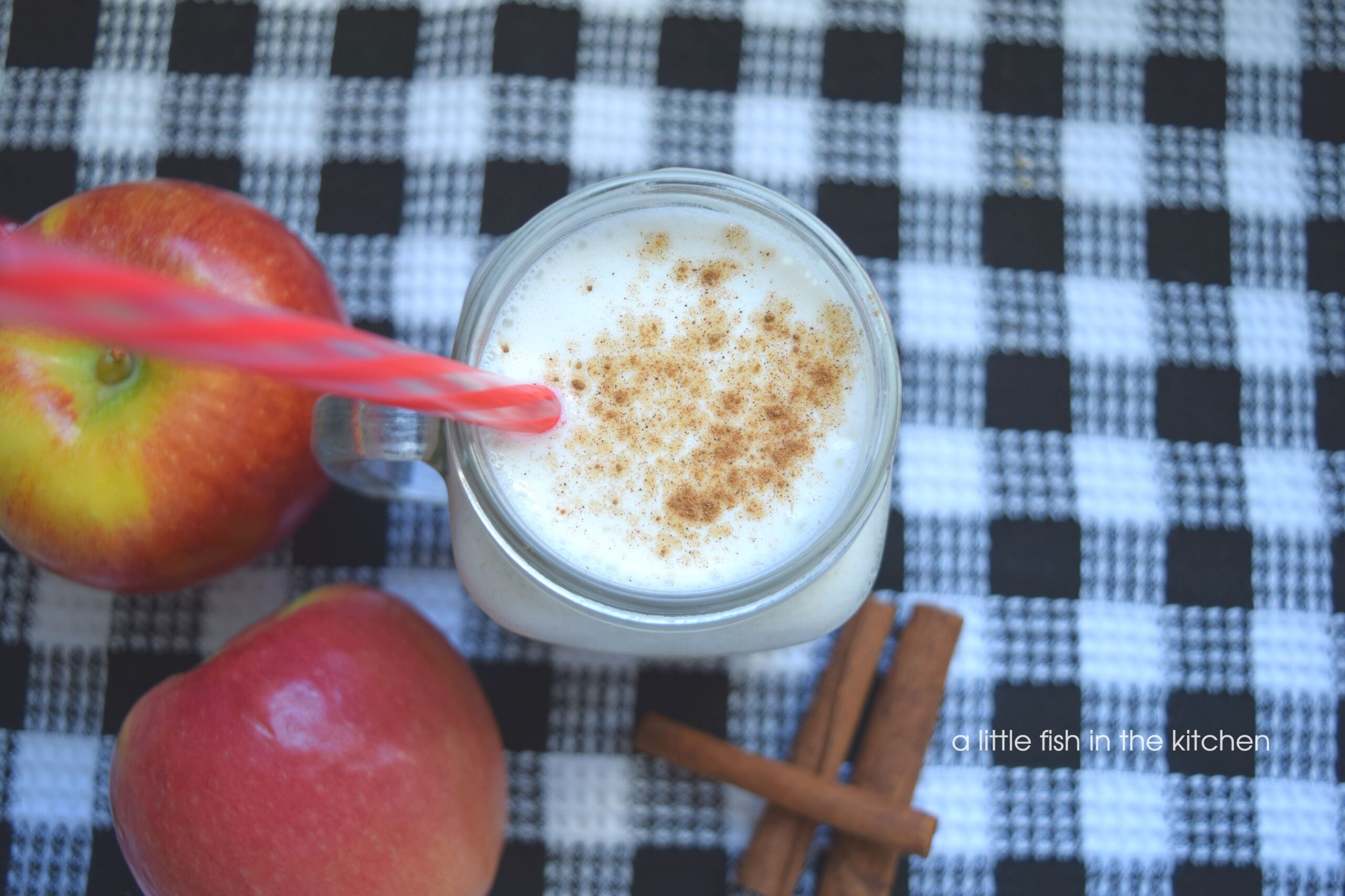 Apple Pie Smoothie (Recipe + Video)